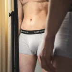 Boxer-gris-porter-avec-le-basic-m