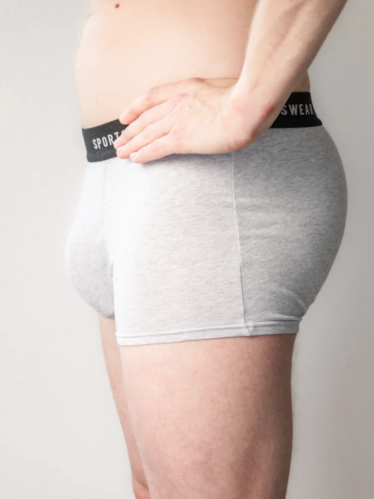 Boxer-gris-porter-de-profils-avec-le-basic-m