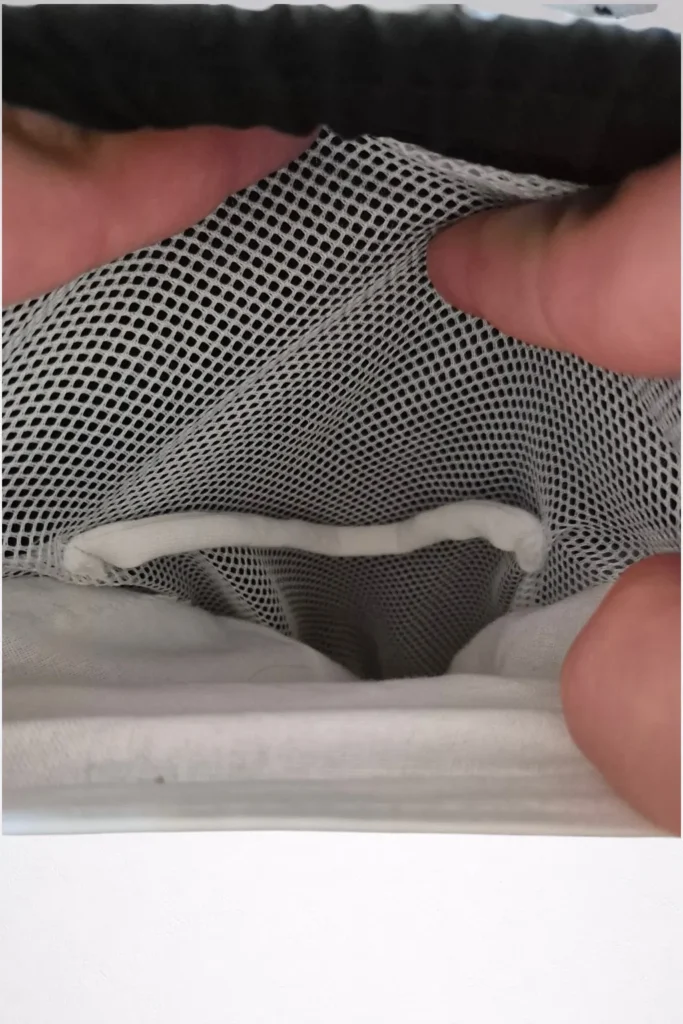 Short-de-bain-noir-poche-interieur-avec-elastique