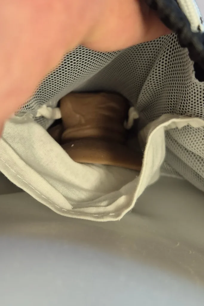 Short-de-bain-noir-poche-interieur-pisse-debout-2.0