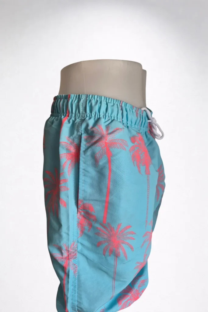 Short-de-bain-palmier-rose-bleu-vu-de-cote
