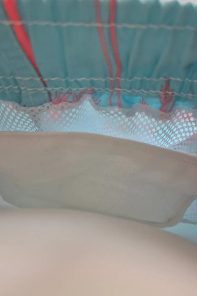 Short-de-bain-palmier-rose-bleu-vu-poche