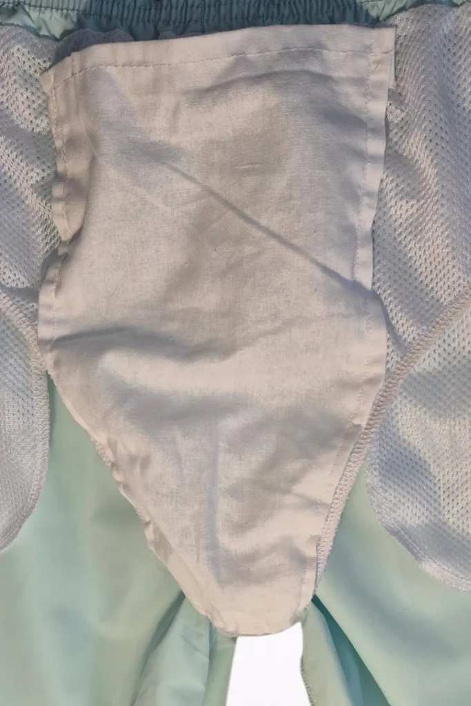 Short-de-bain-vert-zoom-couture-poche