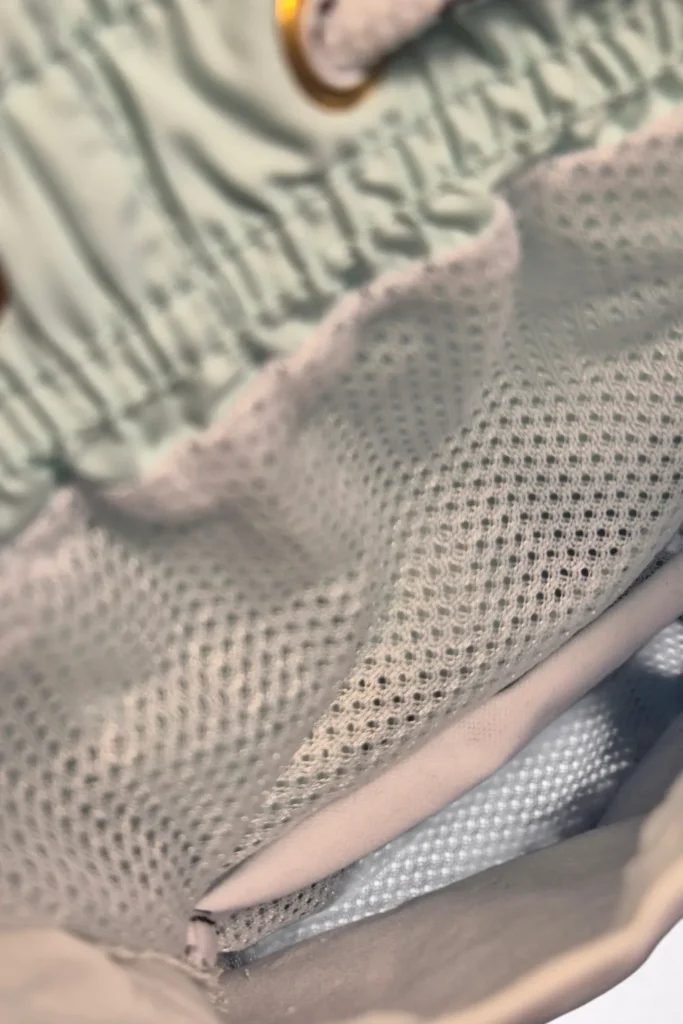 Short-de-bain-vert-zoom-sur-elastique