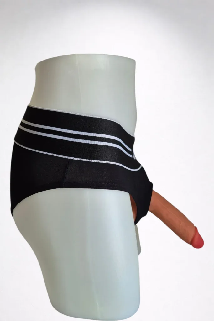 Slip-harnais-noir-avec-packer-3-en-1-vu-de-coté